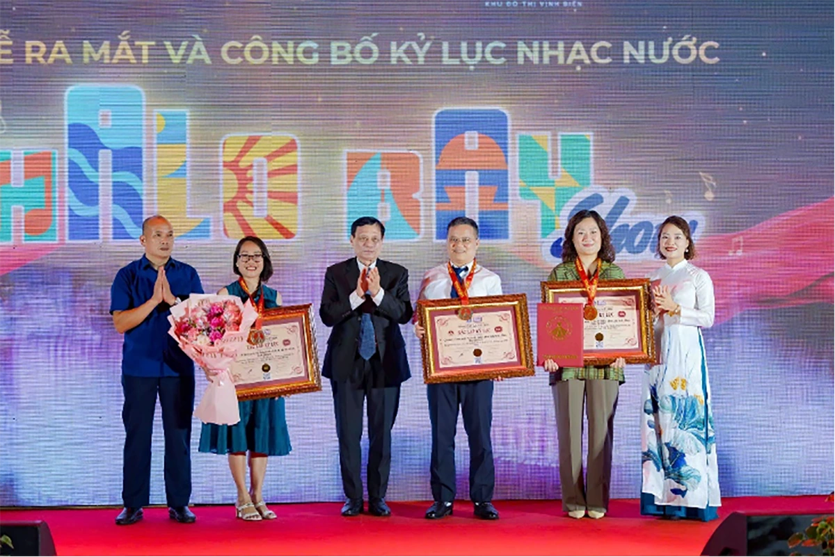 Halong Marina ra mắt Halo Bay Show: Biểu tượng giải trí mới bên vịnh Di sản